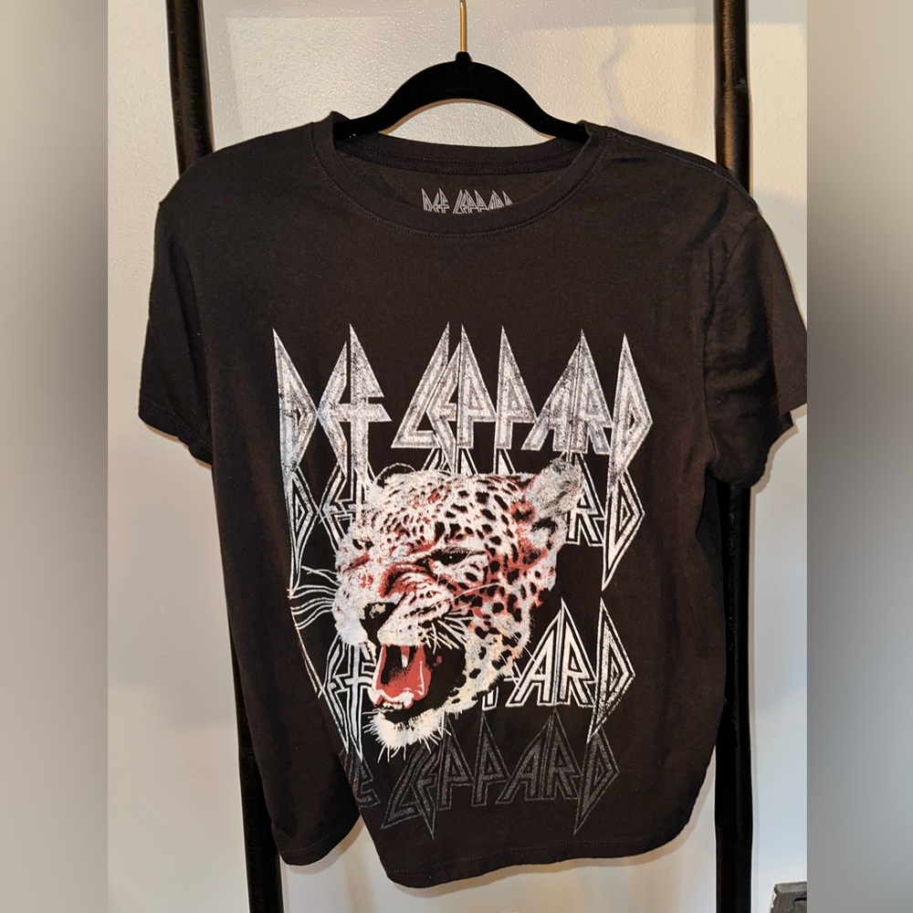 Women’s graphic tee